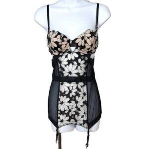 Victoria's Secret Bustier Corset Black 34C Underwire Garter Bone Merry Widow NWT